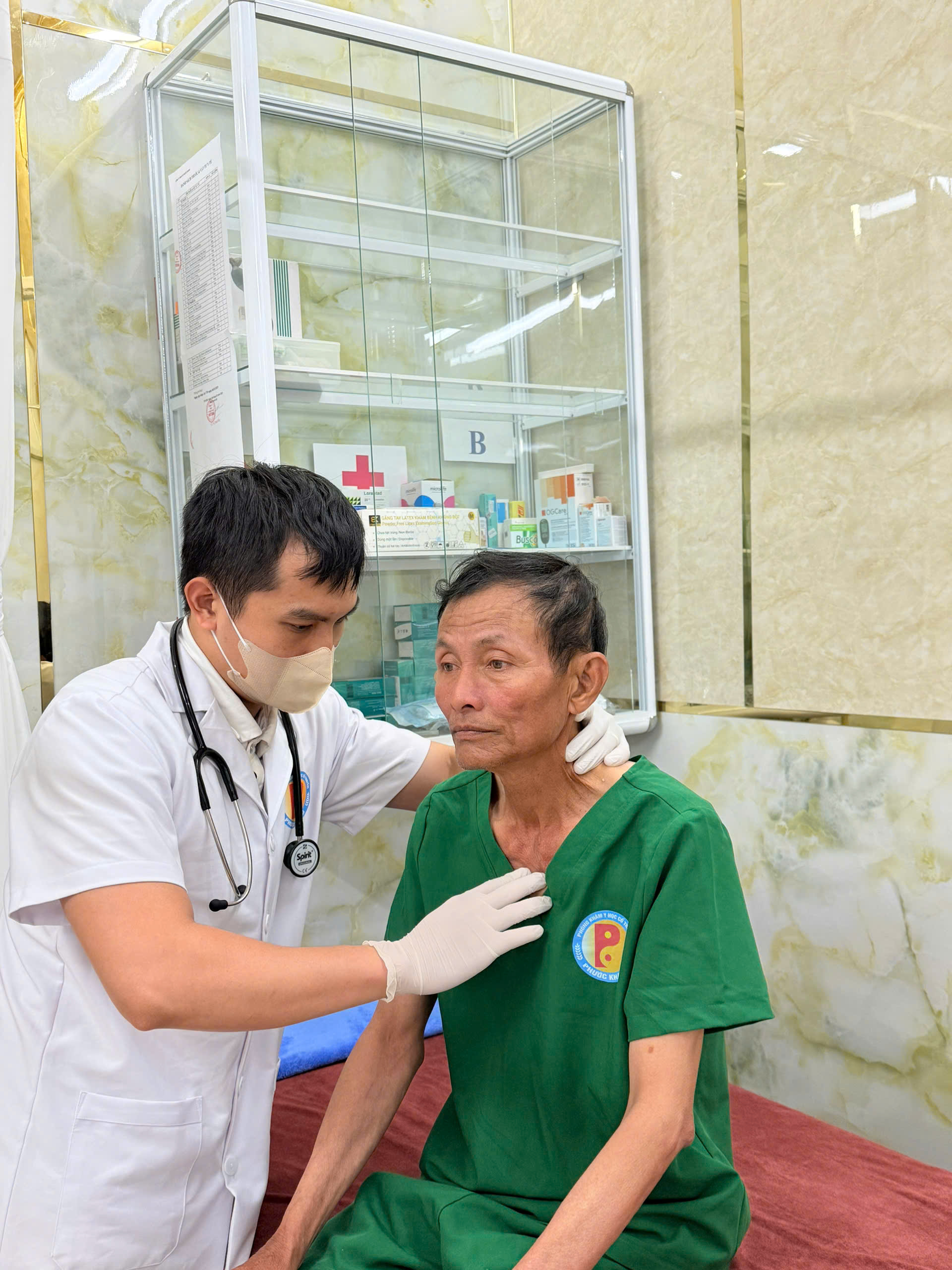 Điều trị đau cổ, vai, gáy
