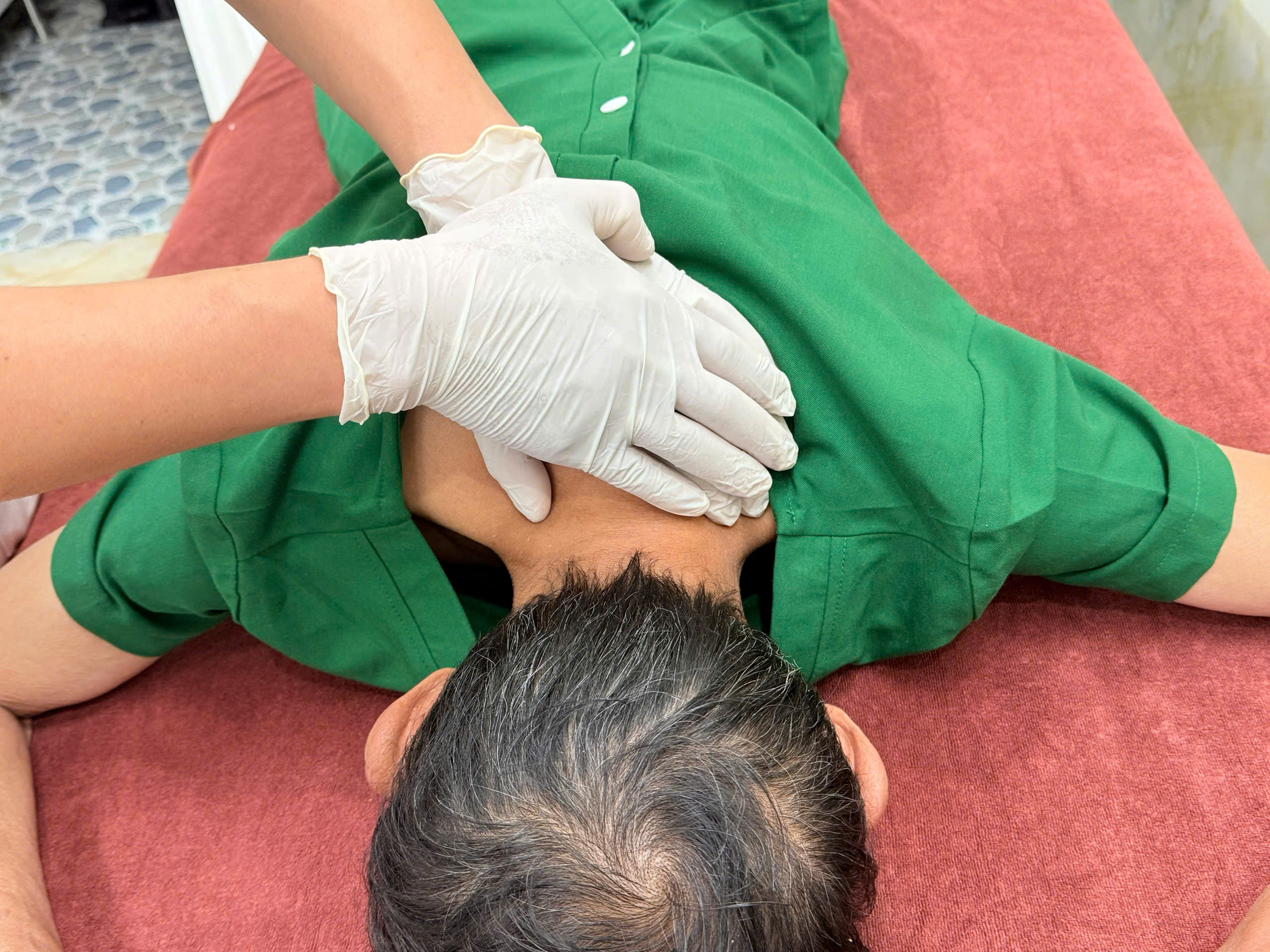 Điều trị đau cổ, vai, gáy